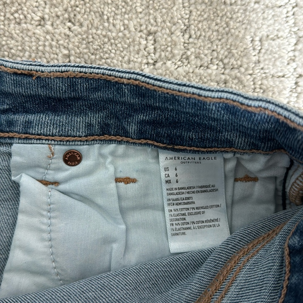 American Eagle “mom shorts” denim Jean cutoff raw hem frayed cuffed cuff - Picture 6 of 7